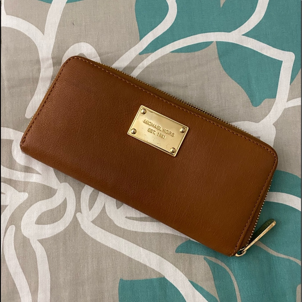 EUC Michael Kors Leather Wallet